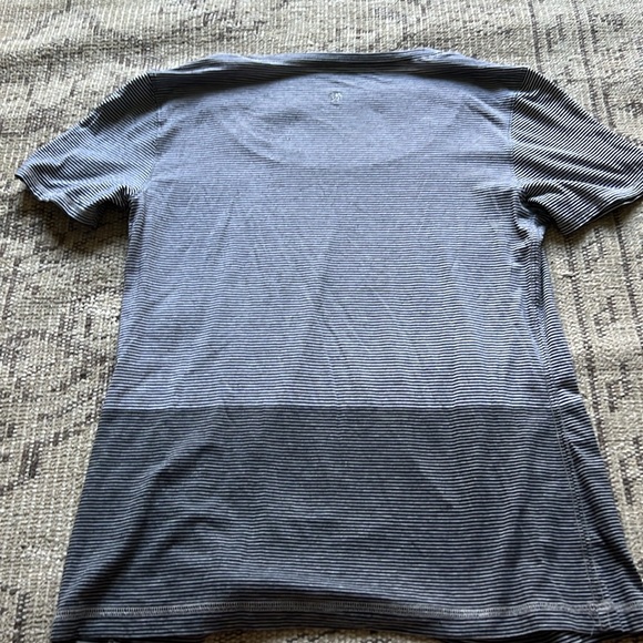 Soft scoopneck striped Lululemon short sleeve - Picture 3 of 6